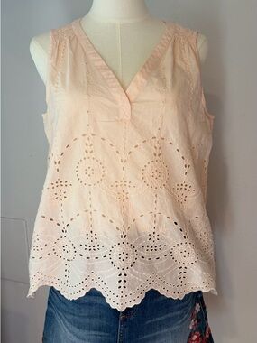 Light pink eyelet shirt, delicate top, scalloped, lightweight cottage, cotton